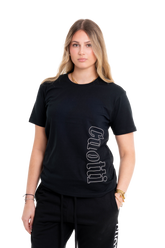 Camiseta negra con el logotipo CUOTTI en el costado