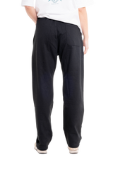 Pantalón negro con el logotipo CUOTTI bordado