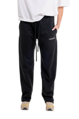 Pantalón negro con el logotipo CUOTTI bordado